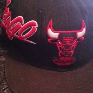 Chicago Bulls Black and red fitted hat 7 5/8
